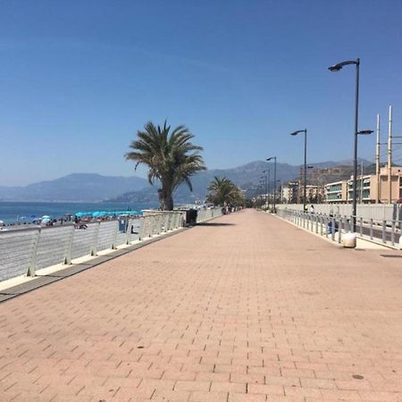 Ferienwohnung Casa Mare - 250M Dalla Spiaggia Vallecrosia Exterior foto
