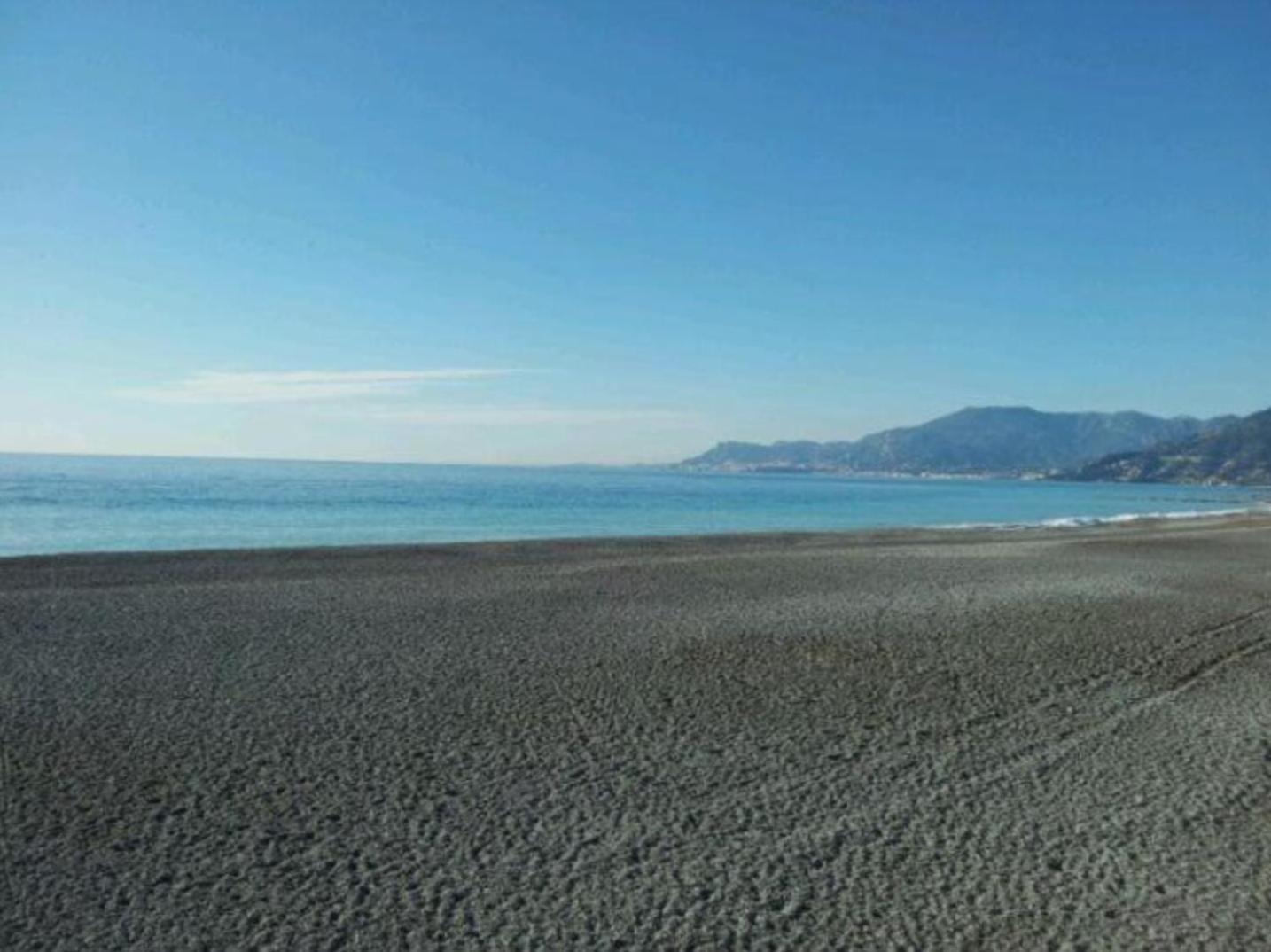 Ferienwohnung Casa Mare - 250M Dalla Spiaggia Vallecrosia Exterior foto